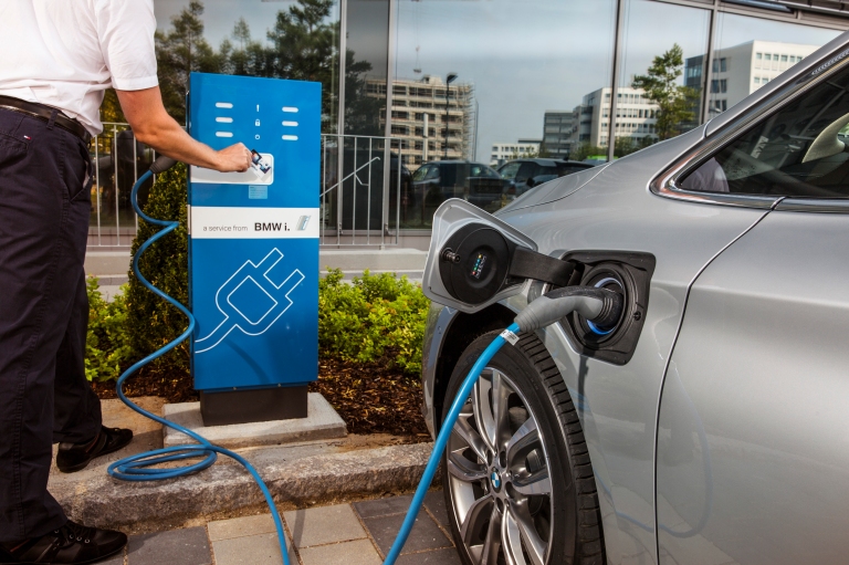 The BMW 225xe hooked up to a charging station
